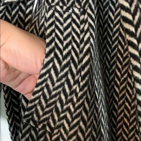 Express black and white coat - Picture 4 of 9